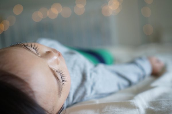 Bébé : tout savoir sur la brachycéphalie